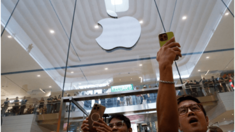 Apple to Integrate AI Technology from Various Companies; Meta Also in Discussions
